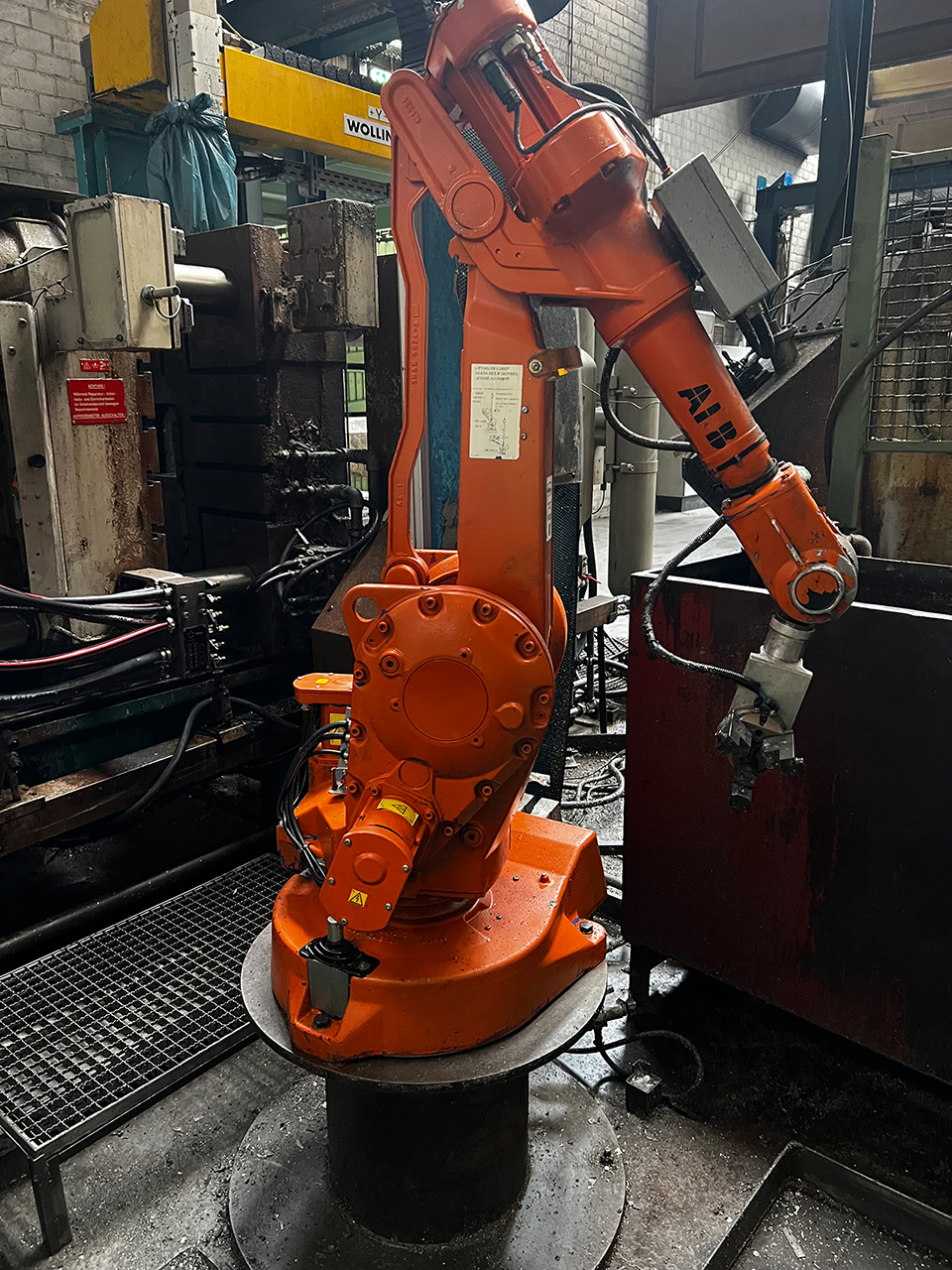 Shops abb foundry robot